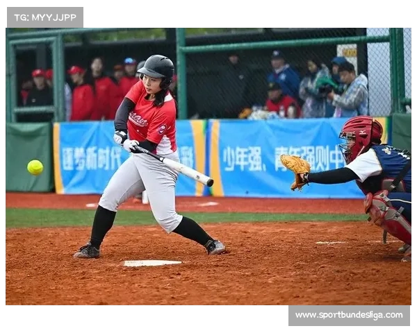 青少年垒球装备需求激增 预计2025年市场规模突破50亿元 青少年垒球装备需求激增 预计2025年市场规模突破50亿元