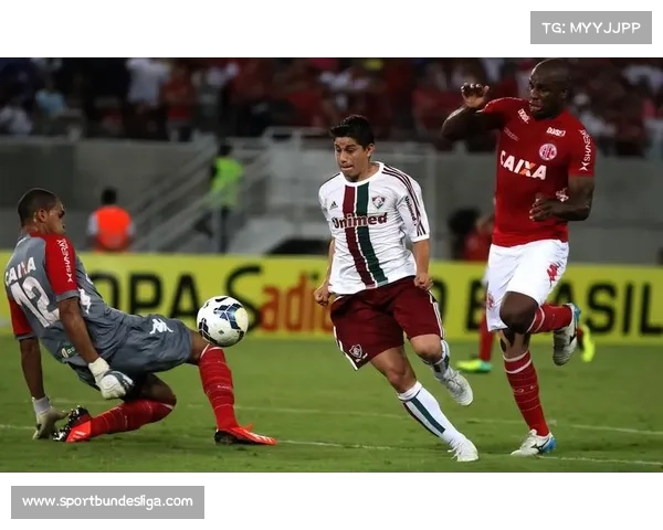 巴西圣保罗一公共篮球场发生意外,17岁少年扣篮时篮架倒塌身亡 巴西圣保罗一公共篮球场发生意外,17岁少年扣篮时篮架倒塌身亡